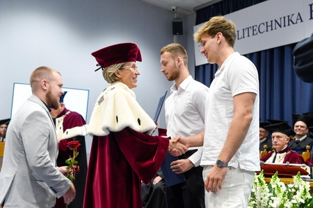 Gratulacje dla studentów podczas Święta Uczelni 