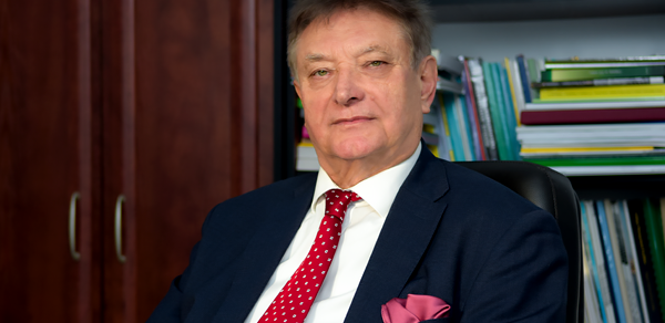 Nagroda dla prof. Szymańskiego za wkład w rozwój Wydziału Infrastruktury i Środowiska Politechniki Częstochowskiej 