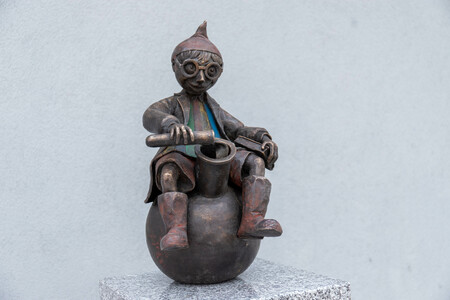 Julek „Profesor” stanął na dziedzińcu uczelni