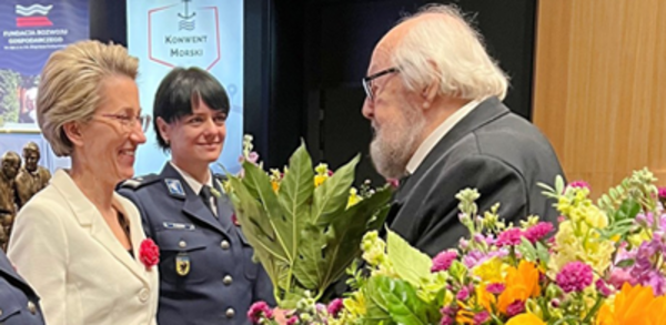 Podziękowania dla rektor za pracę w Konwencie Morskim