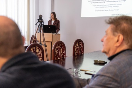 Doktorat za badania nad metodami wykrywania uszkodzeń powierzchni budynków 