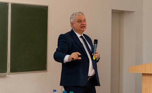 Procedury i kryteria w postępowaniach o nadanie stopnia i tytułów naukowych - wykład prof. Andrzeja Seweryna