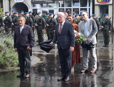 Chwała bohaterskim powstańcom! 