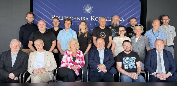 Prof. Tomasz Królikowski na czele oddziału PTI