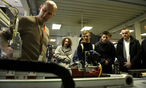 Studenci kierunku Sztuczna Inteligencja w Przemyśle z wizytą w firmie VISEE