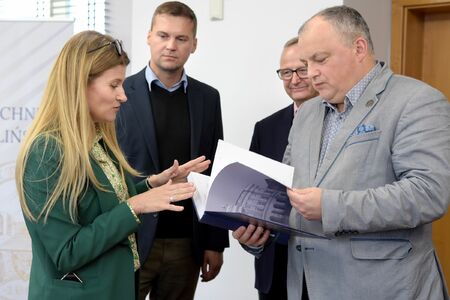 Naukowcy z Instytutu Rozwoju Wsi i Rolnictwa PAN odwiedzili Politechnikę Koszalińską 