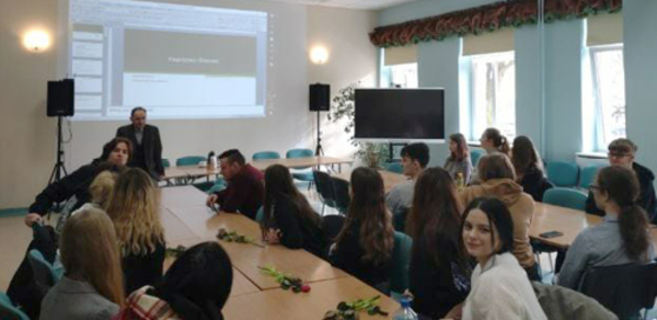 Młodzi uczą się zarządzać własnymi finansami 