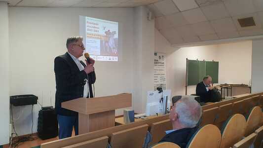 Wieczornica, pokaz filatelistyczny i eksponaty kolekcjonerskie 